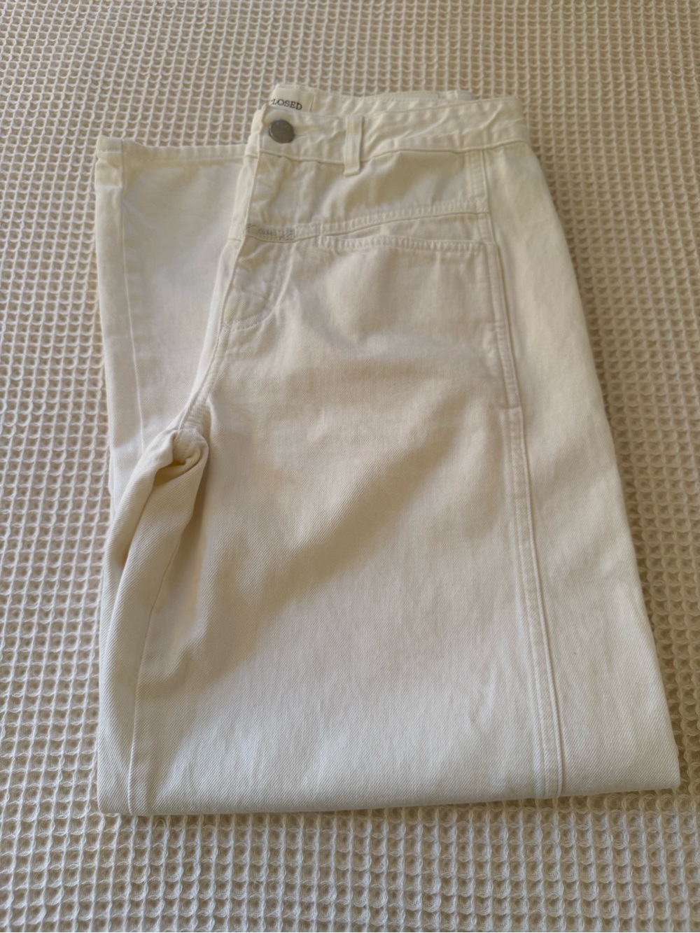 Closed Women's Boyfriend Jeans in Off-White
